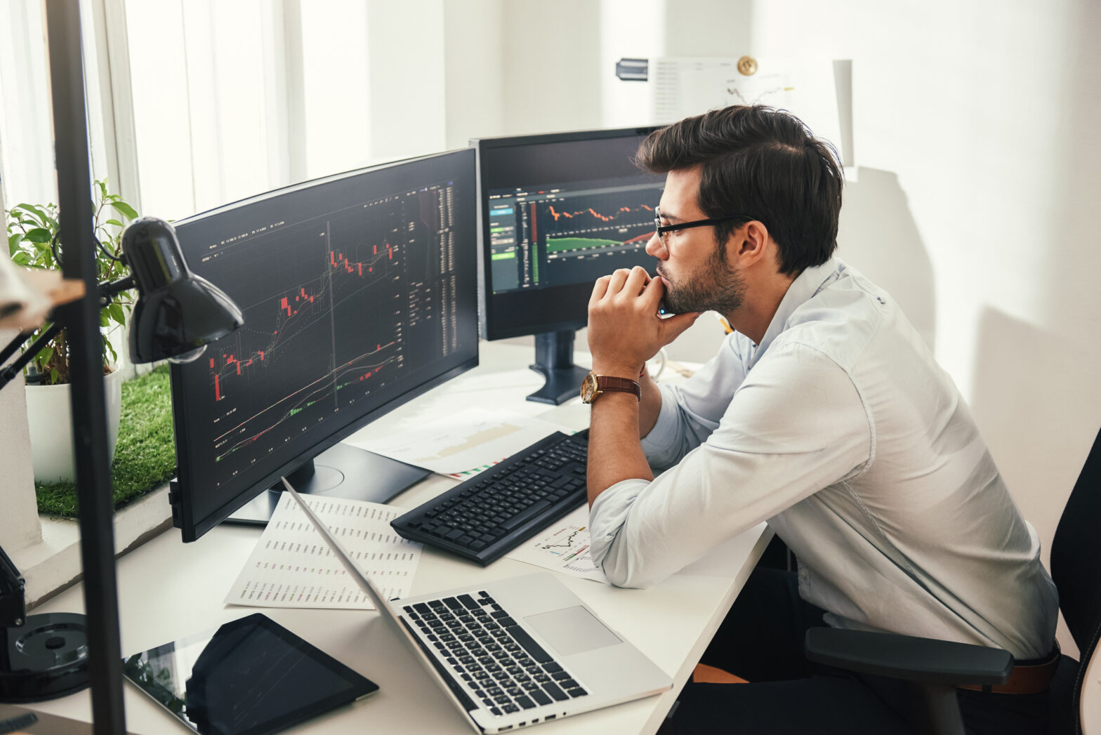 trump’s-tariffs-continue-to-affect-apple.-should-investors-sell-the-stock?