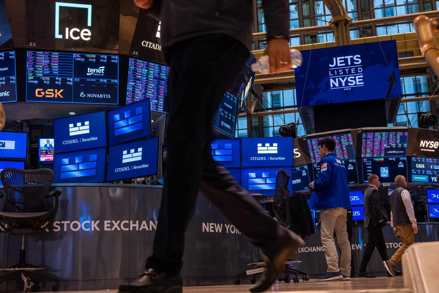dow-jones-today:-stock-futures-point-to-higher-open-as-market-looks-to-rebound-from-steep-declines;-gold-hits-a-new-high