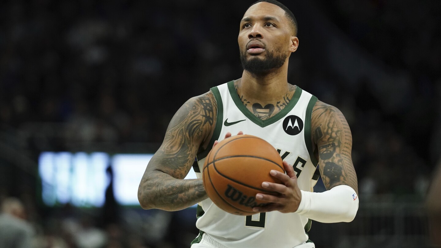 milwaukee’s-damian-lillard-expects-to-play-when-bucks-and-pacers-meet-in-game-2
