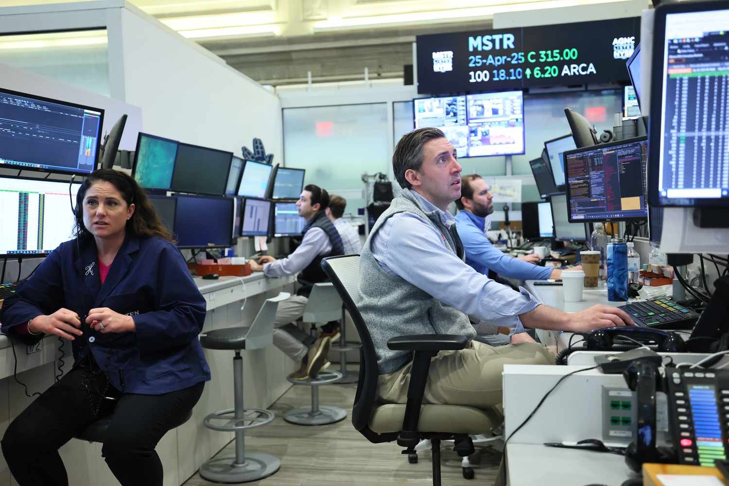 s&p-500-gains-and-losses-today:-equifax-stock-jumps-as-earnings-show-resilience