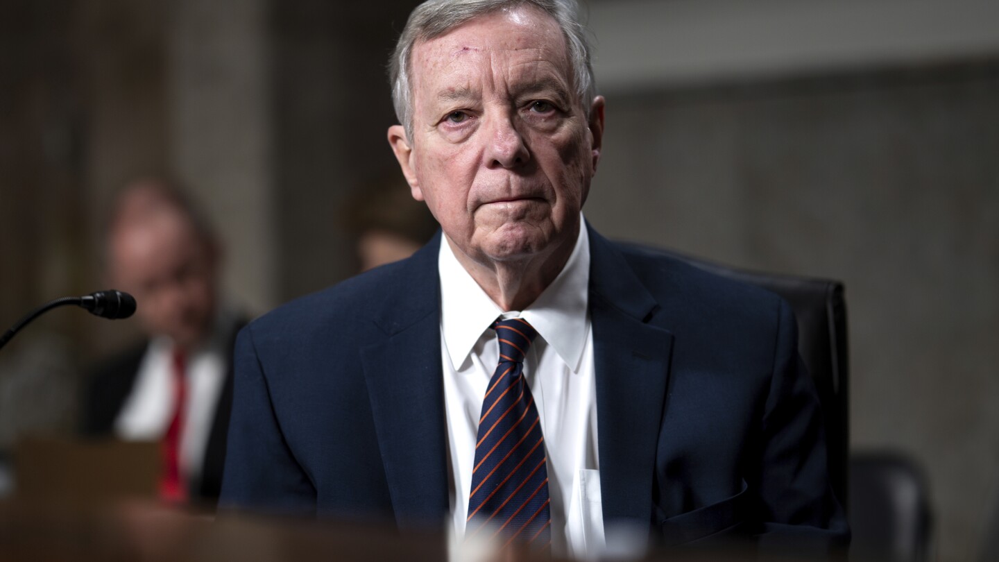 dick-durbin-of-illinois,-the-senate’s-no.-2-democrat,-won’t-seek-reelection-to-a-sixth-term-in-2026