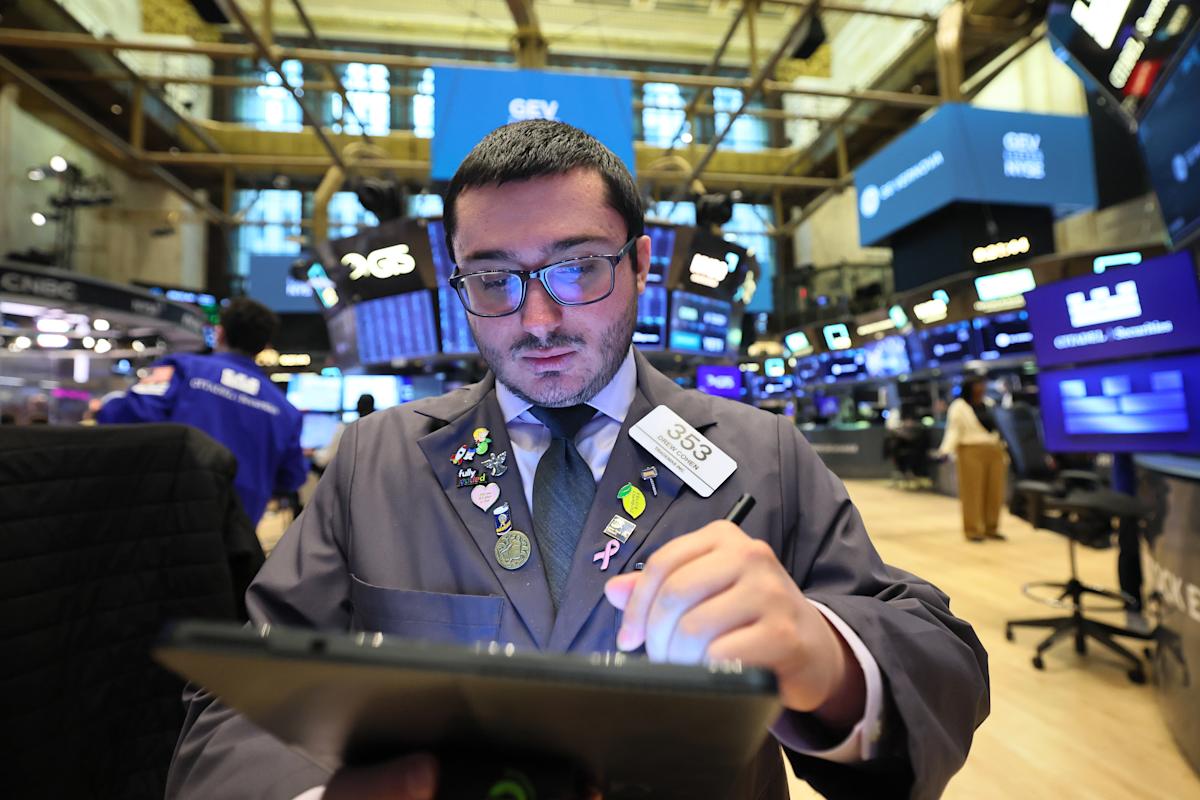 stock-market-today:-dow-rises-400-points,-nasdaq-gains-2.5%,-but-mega-rally-fades-in-late-trading