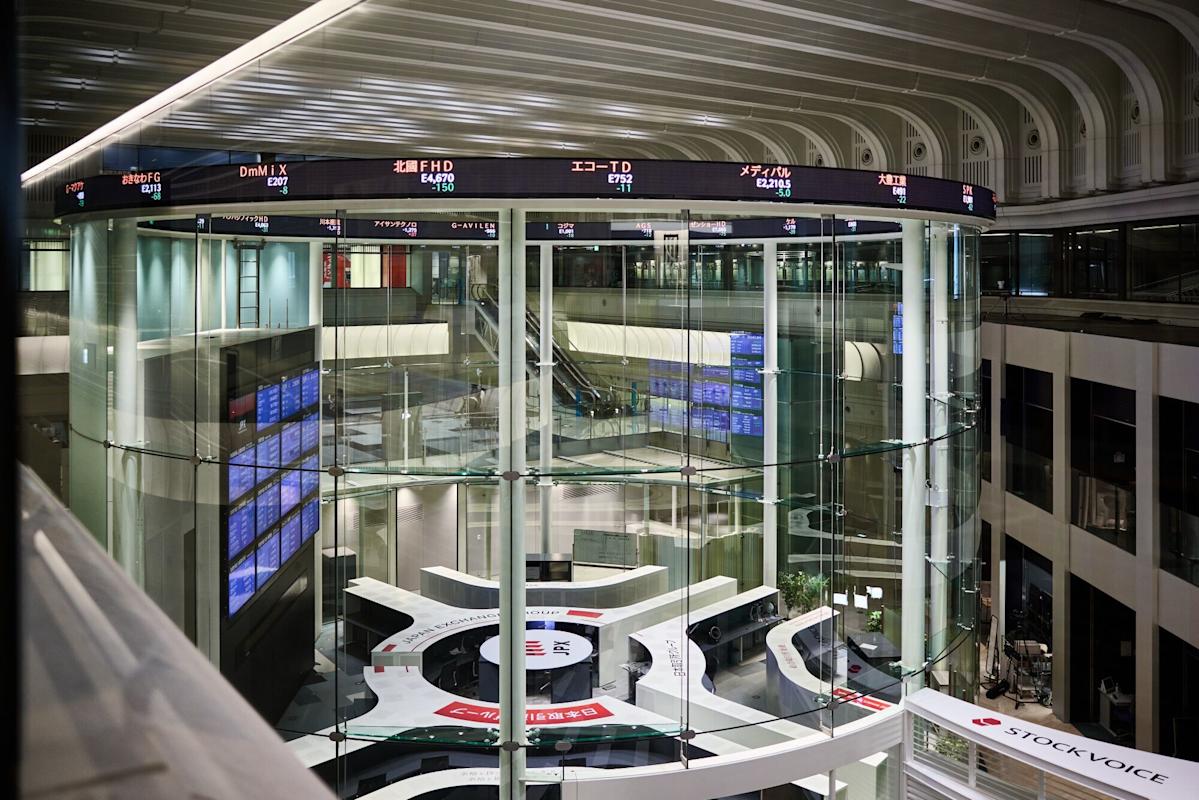 stock-rally-loses-steam-after-wavering-tariff-news:-markets-wrap