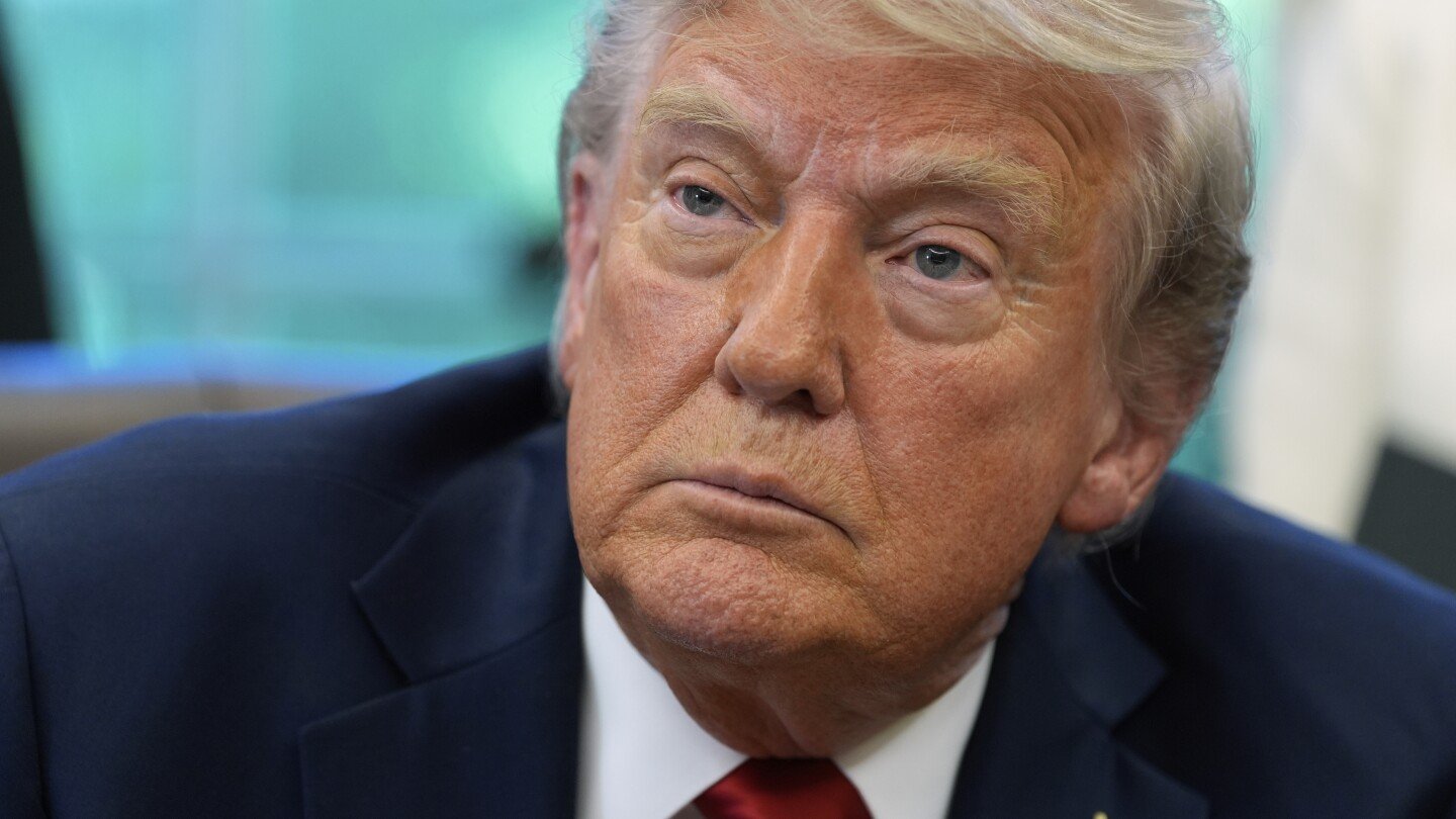 largest-federal-employee-union,-a-leading-trump-opponent,-to-lay-off-more-than-half-of-staff