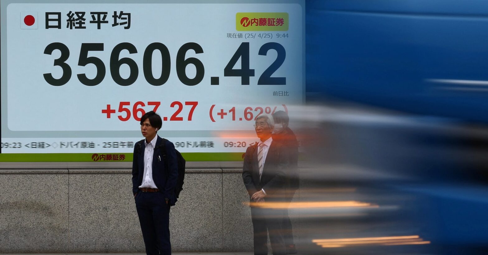 stocks,-dollar-eye-weekly-rise-on-trump’s-tariff-backdown