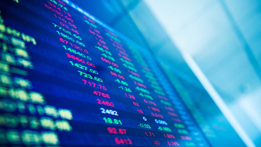 stock-market-today:-dow-jones-dips-with-trump-tariff-headlines-in-focus;-google-spikes-on-earnings