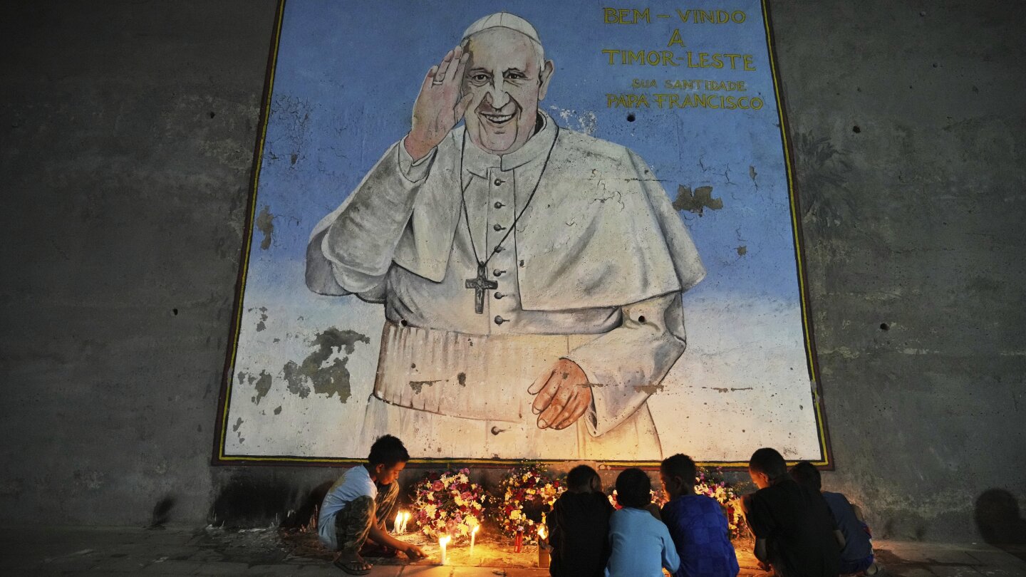 ap-photos:-pope-francis’-image-is-everywhere-as-the-catholic-faithful-mourn-him-with-art-and-thanks