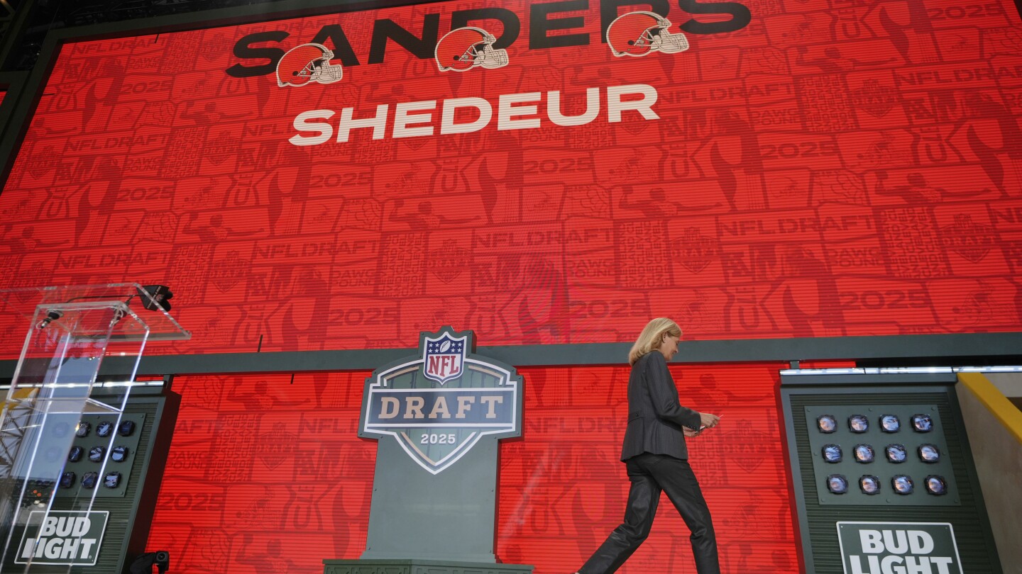 shedeur-sanders-will-be-part-of-a-competition-for-browns’-qb-spot-despite-drop-in-nfl-draft