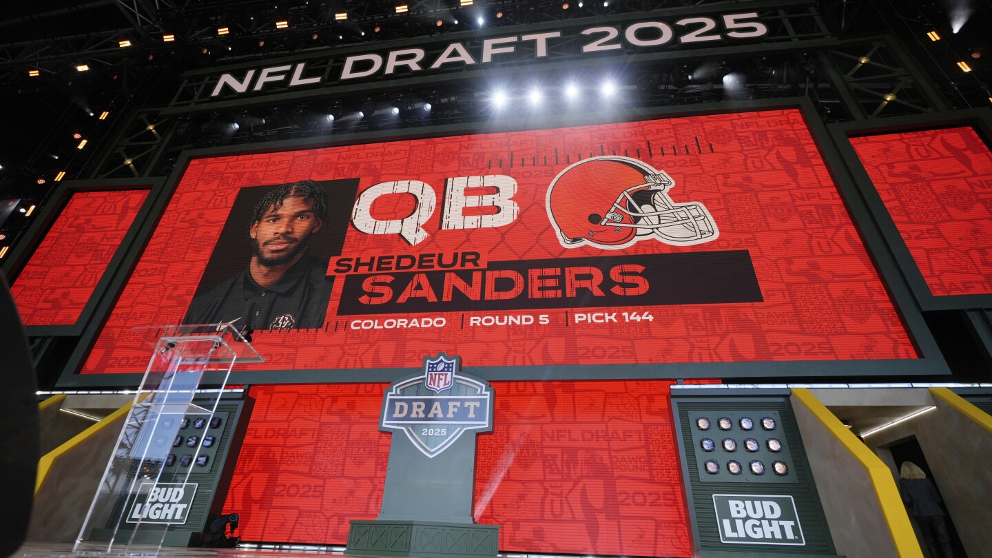 shedeur-sanders-is-still-waiting-for-a-call-as-the-nfl-draft-enters-the-final-day