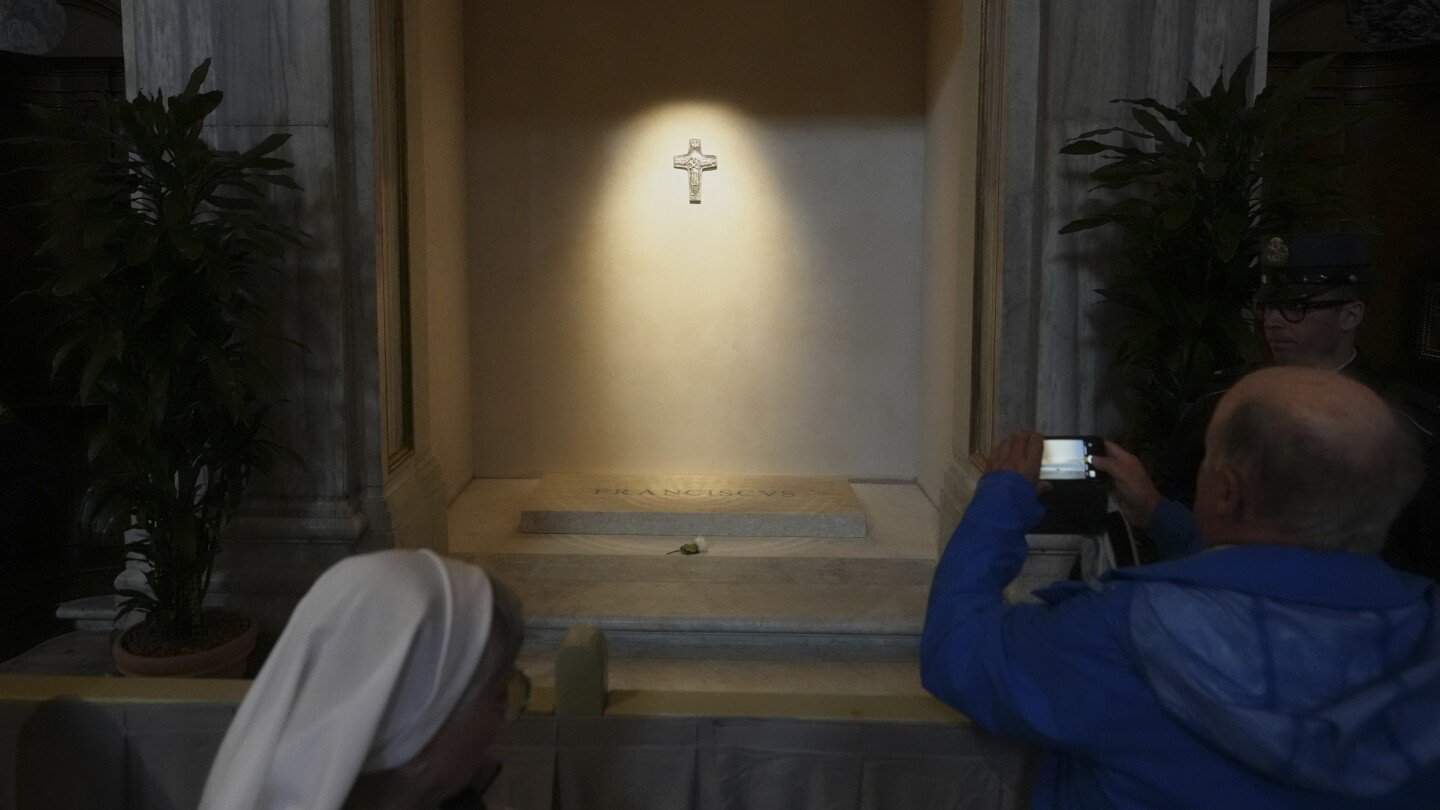catholic-faithful-pay-respects-to-pope-francis-as-his-tomb-opens-to-the-public-in-rome-basilica