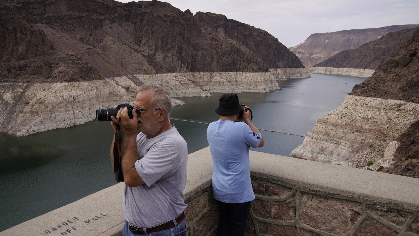 campgrounds-and-visitor-centers-at-federal-lakes-are-closing-amid-trump’s-budget-cuts