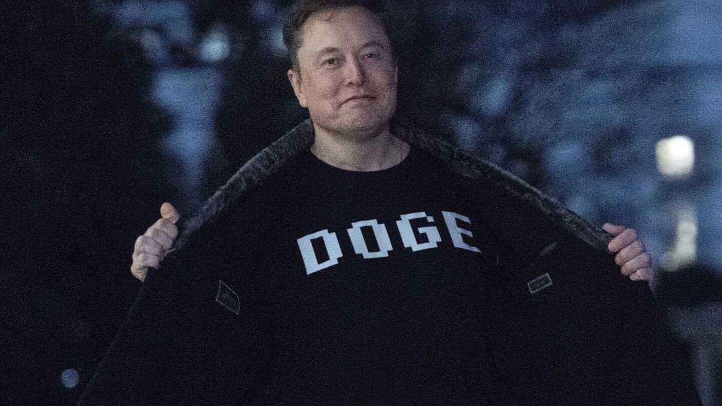 a-medida-que-musk-gana-poder-en-washington,-su-popularidad-cae,-segun-encuesta-de-ap-norc