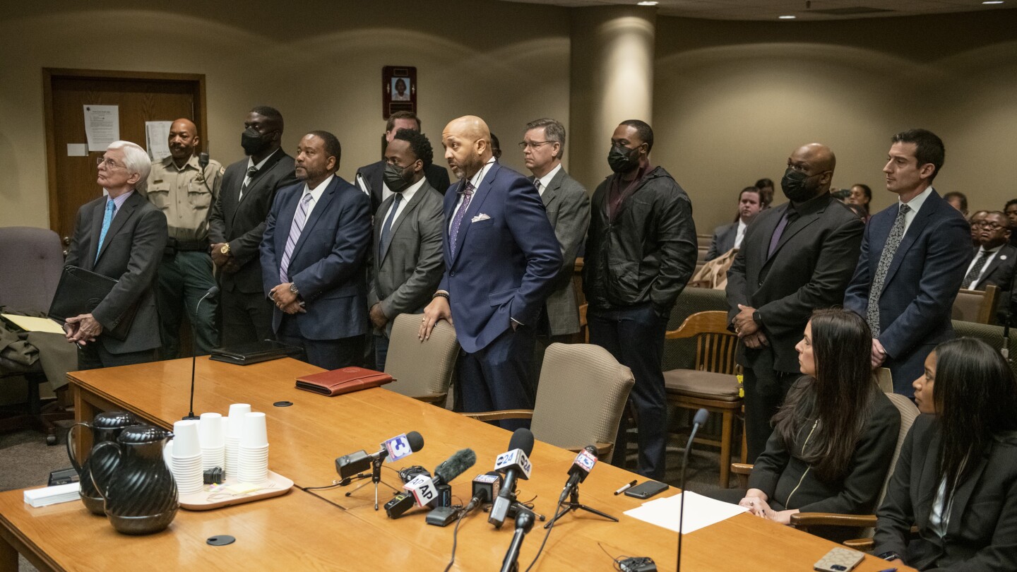 former-memphis-officers-to-face-second-trial-in-beating-death-of-tyre-nichols