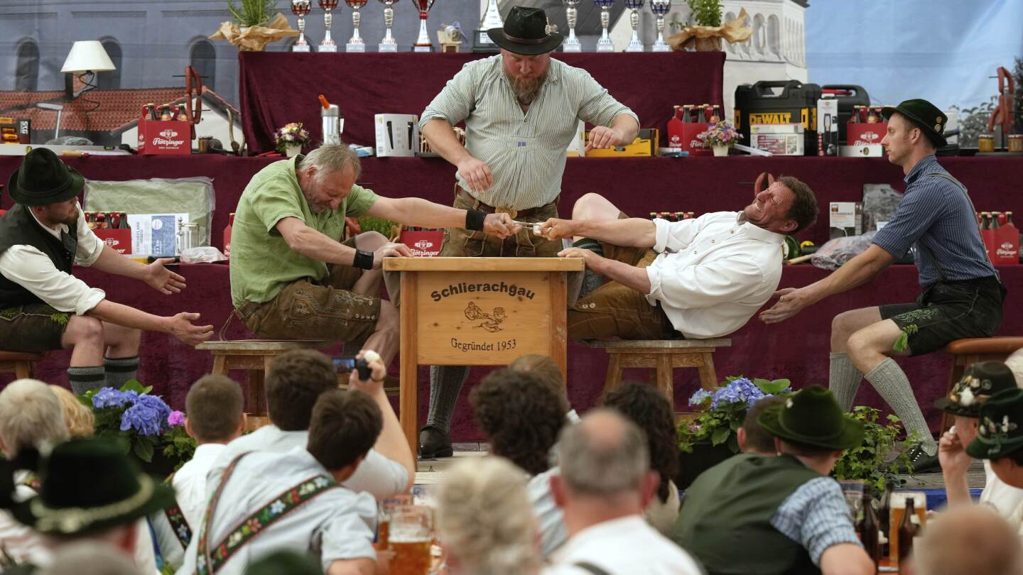 ap-photos:-bloody-fingers-are-just-part-of-the-game-in-this-traditional-german-sport