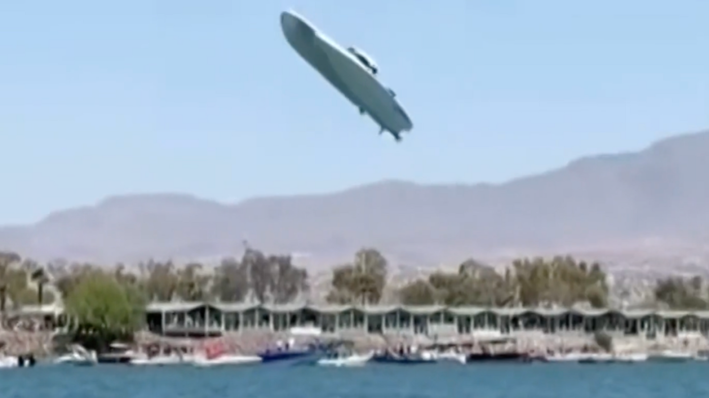 speedboat-that-flipped-midair-in-200-mph-crash-wins-race-on-arizona-lake