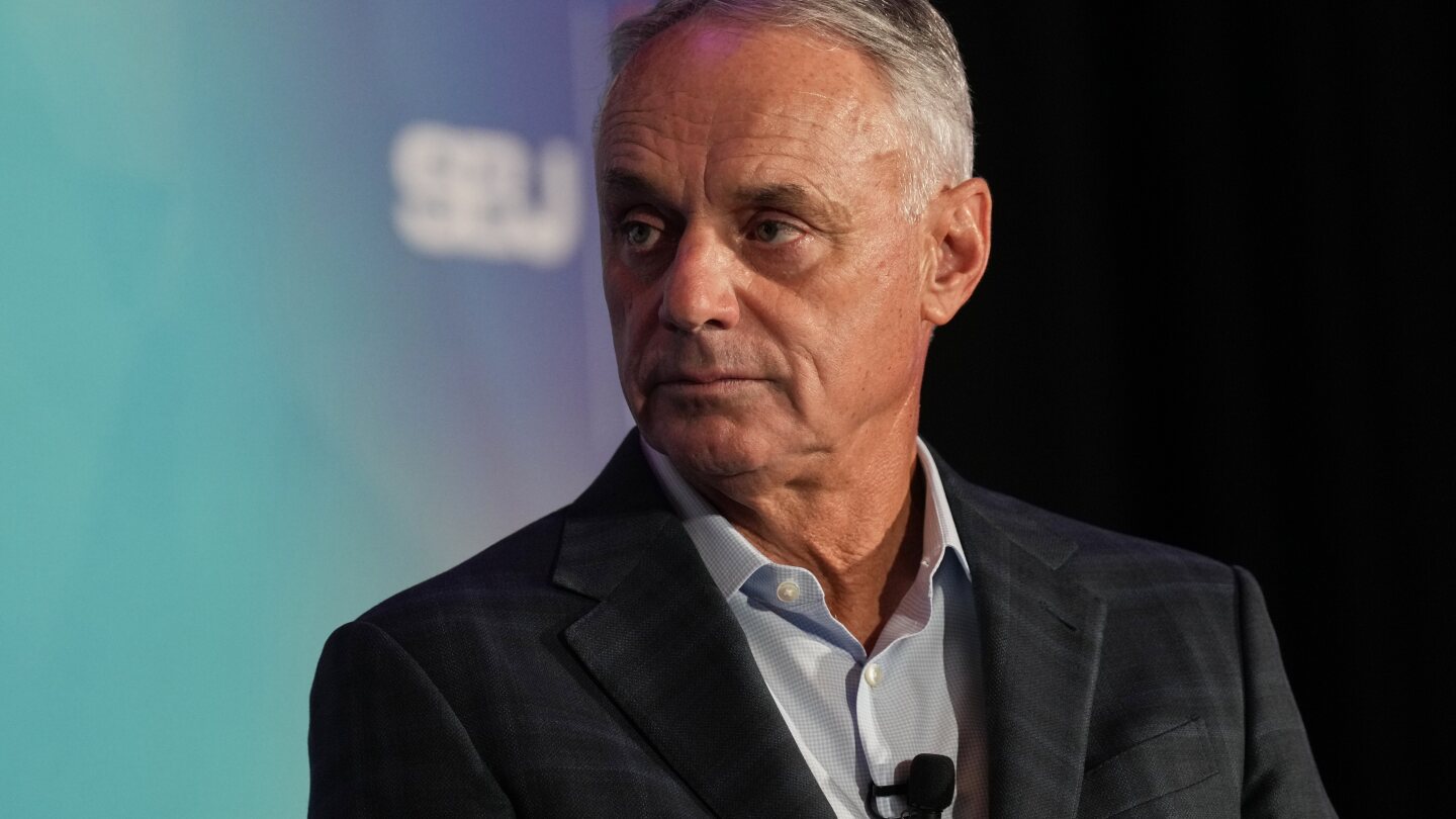 rob-manfred-says-he-discussed-pete-rose’s-status-with-donald-trump-and-will-rule-on-reinstatement