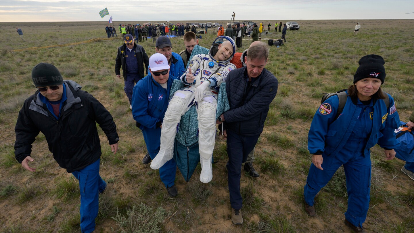 nasa’s-oldest-astronaut-felt-the-decades-melt-away-in-space-before-returning-on-his-70th-birthday