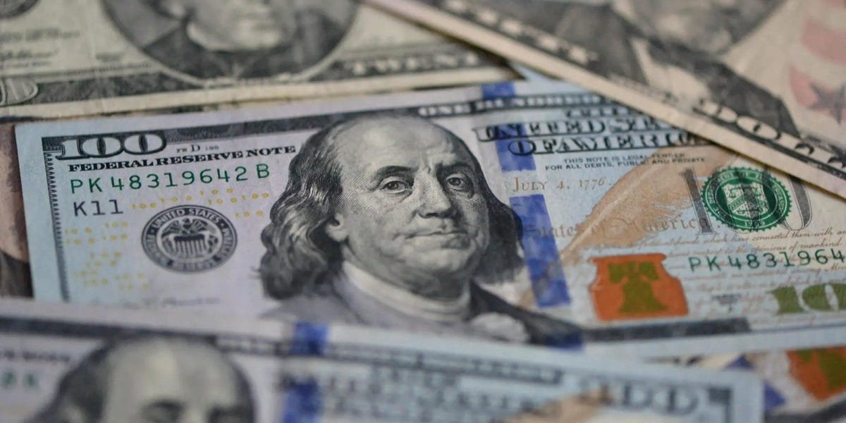 a-steep-plunge-in-the-dollar-is-a-reason-to-stay-bullish-on-stocks,-morgan-stanley’s-cio-says