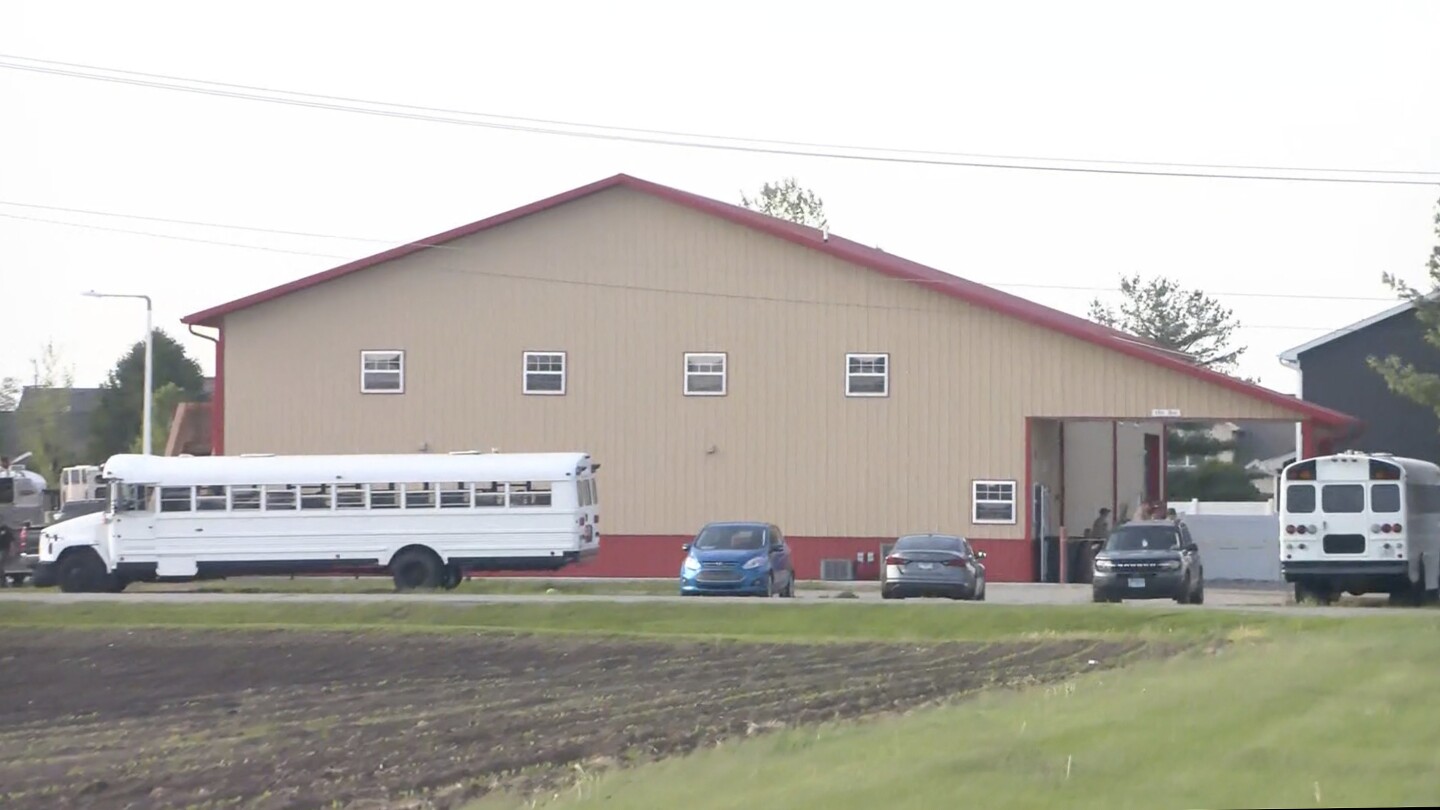 authorities-believe-crash-through-illinois-after-school-building-that-killed-4-wasn’t-targeted