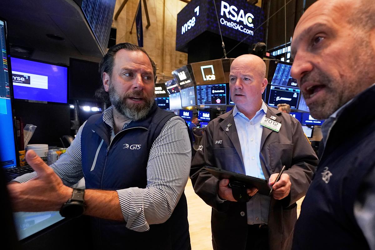 stock-market-today:-dow,-s&p-500,-nasdaq-futures-waver-amid-rush-of-earnings-and-hopes-for-auto-tariff-relief