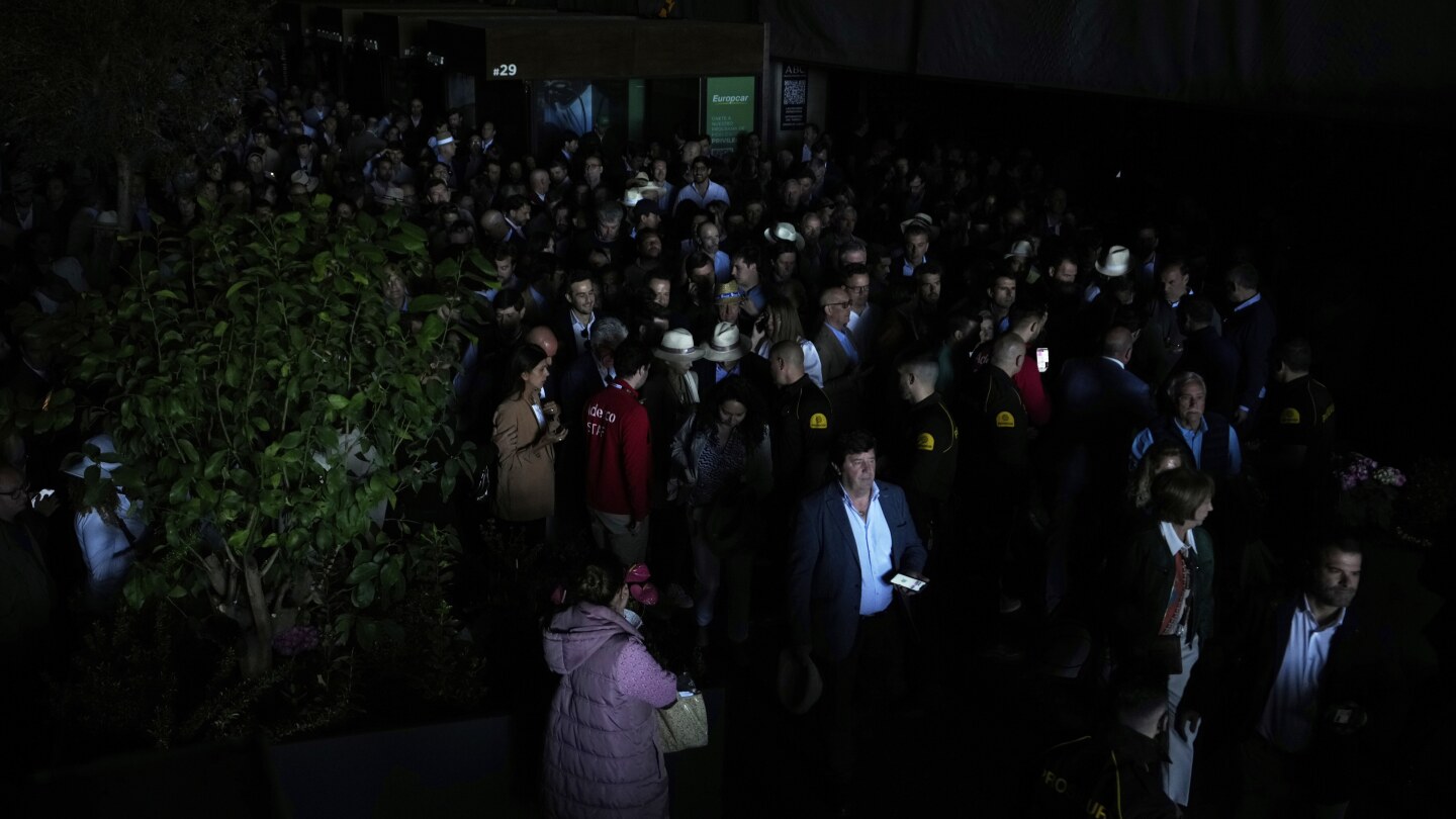 power-outage-still-affecting-madrid-open-tennis-tournament-opening-of-the-gates-delayed-on-tuesday.