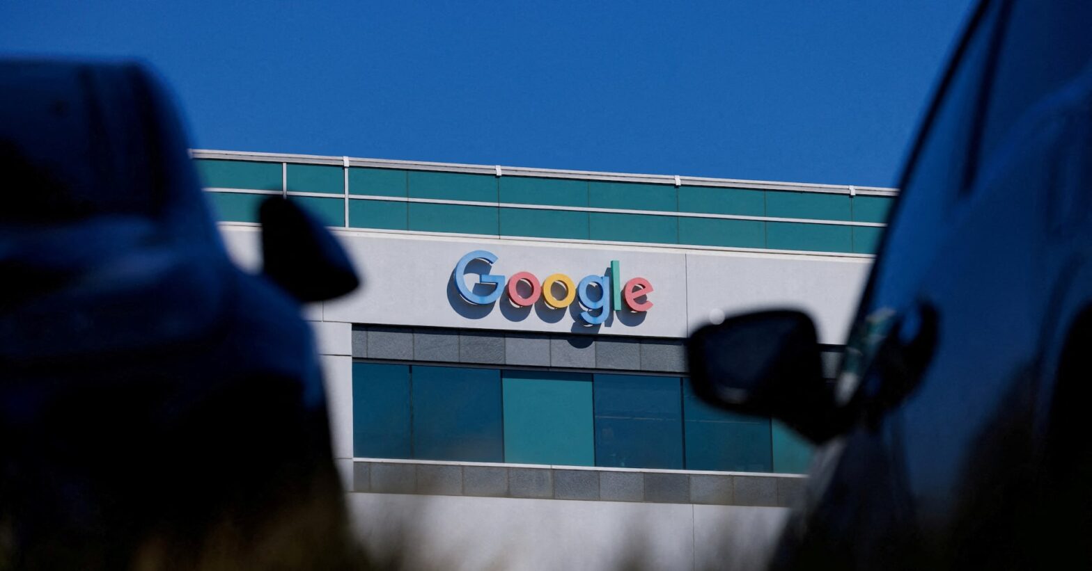google-says-deep-ai-investments-powering-ad-sales,-soothing-anxious-investors