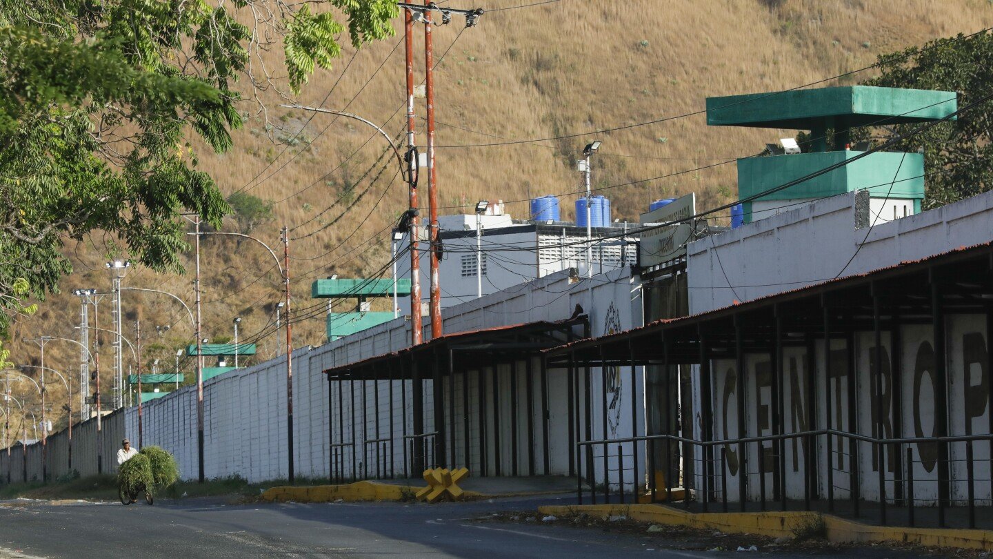 tigres,-piscinas-y-una-discoteca:-la-pandilla-que-enfurece-a-trump-surgio-de-prision-venezolana