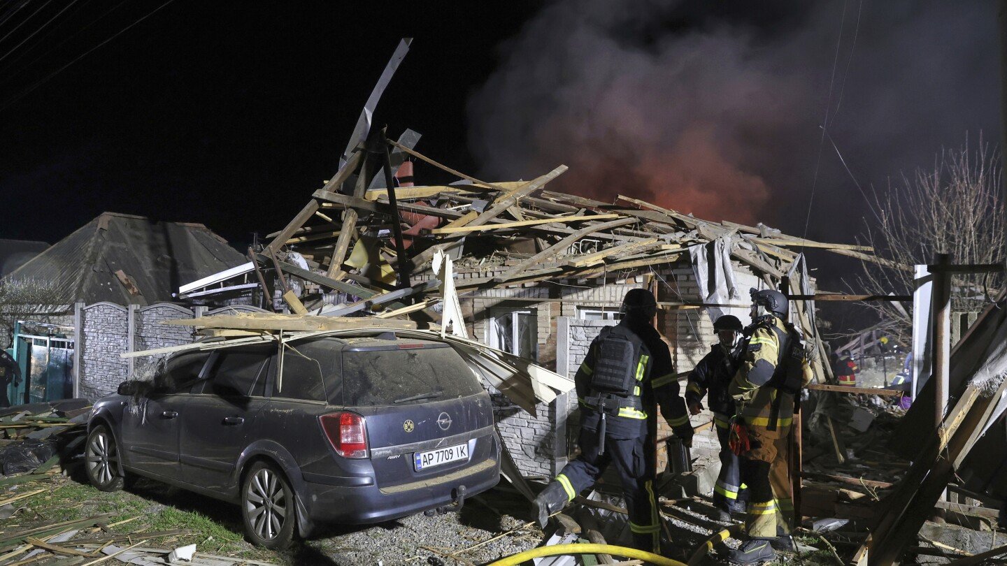 more-republicans-want-the-us-to-focus-on-ceasefires-in-ukraine-and-gaza,-a-new-ap-norc-poll-finds