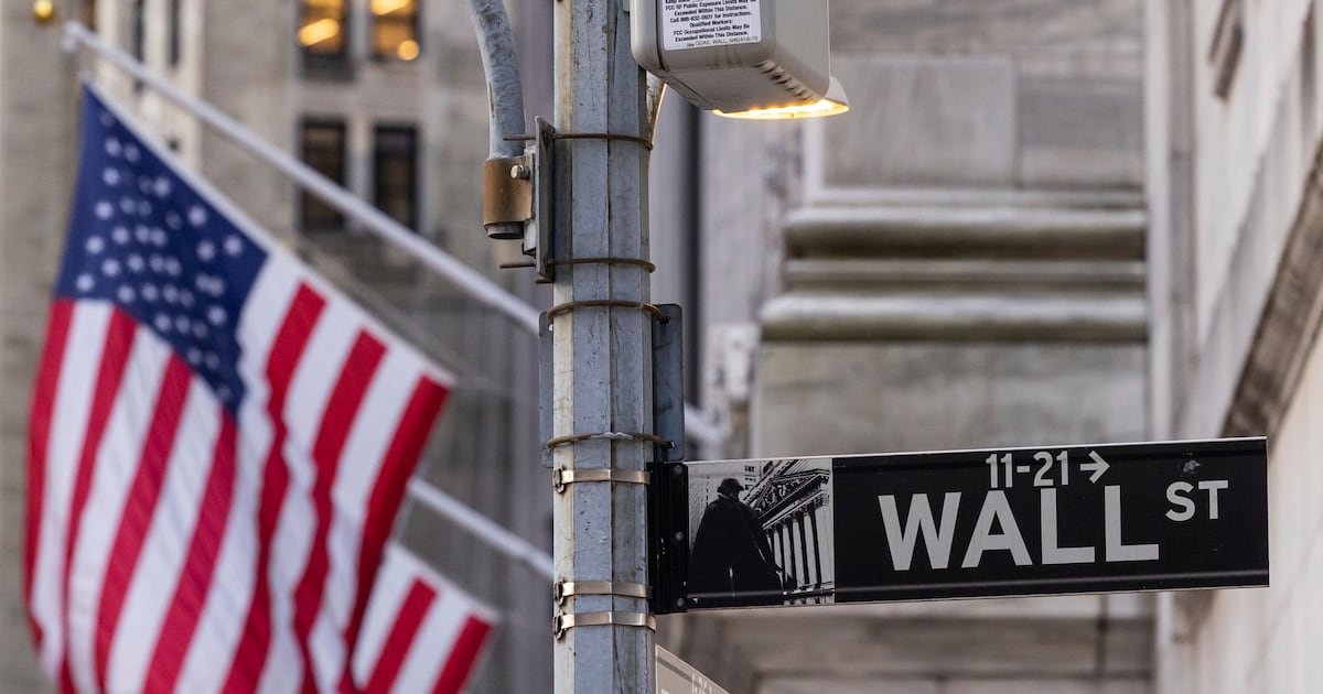 stock-market-today:-wall-street-dips,-and-asia-and-europe-recover-a-bit-ahead-of-“liberation-day’