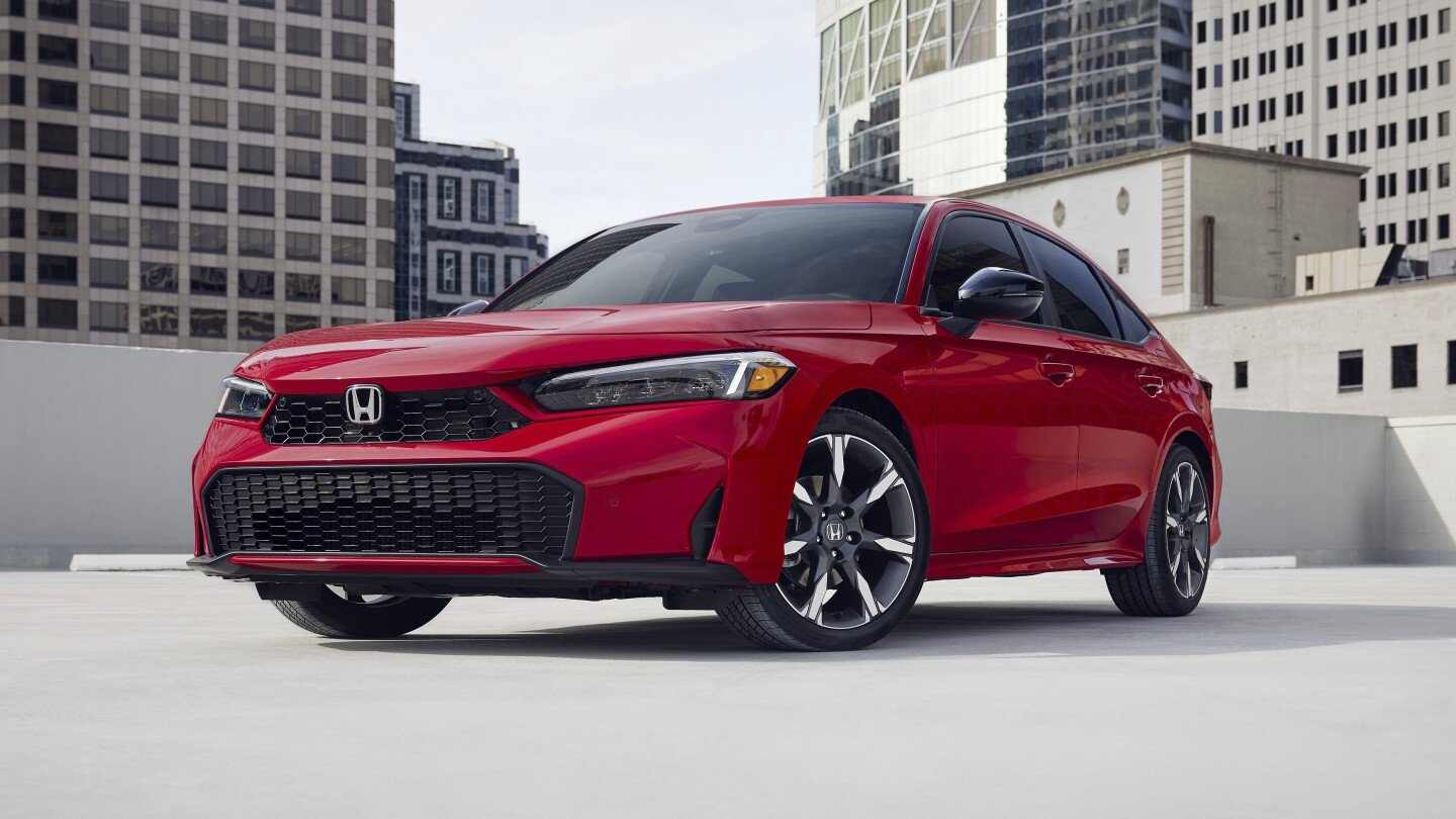 edmunds-small-sedan-test:-2025-honda-civic-vs.-kia-k4