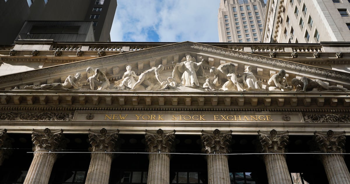 stock-market-today:-wall-street-falls-in-final-hours-of-trading-before-trump’s-tariff-announcement