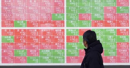 stock-market-today:-wall-street-swings-in-final-hours-of-trading-before-trump’s-tariff-announcement