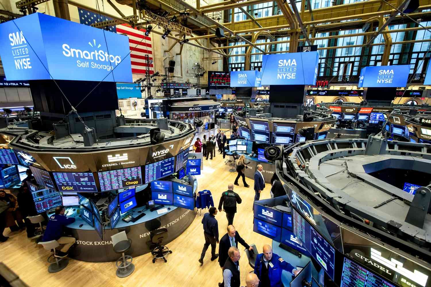 dow-jones-today:-stock-futures-plummet-as-investors-react-to-trump-tariff-news;-dow-poised-to-fall-1,200-points