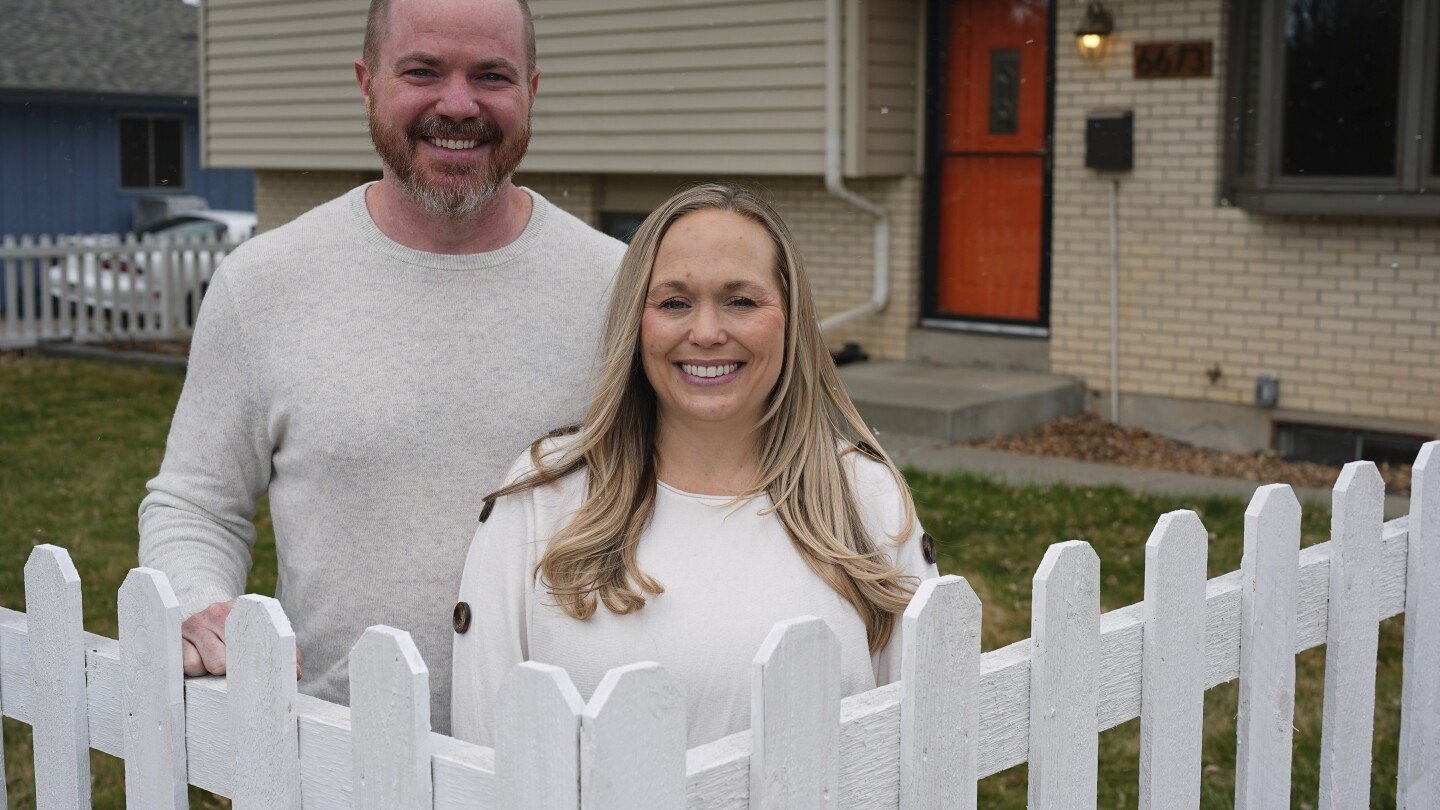 more-homes-for-sale-and-easing-rates-favor-homebuyers-this-spring,-but-affordability-hurdles-remain