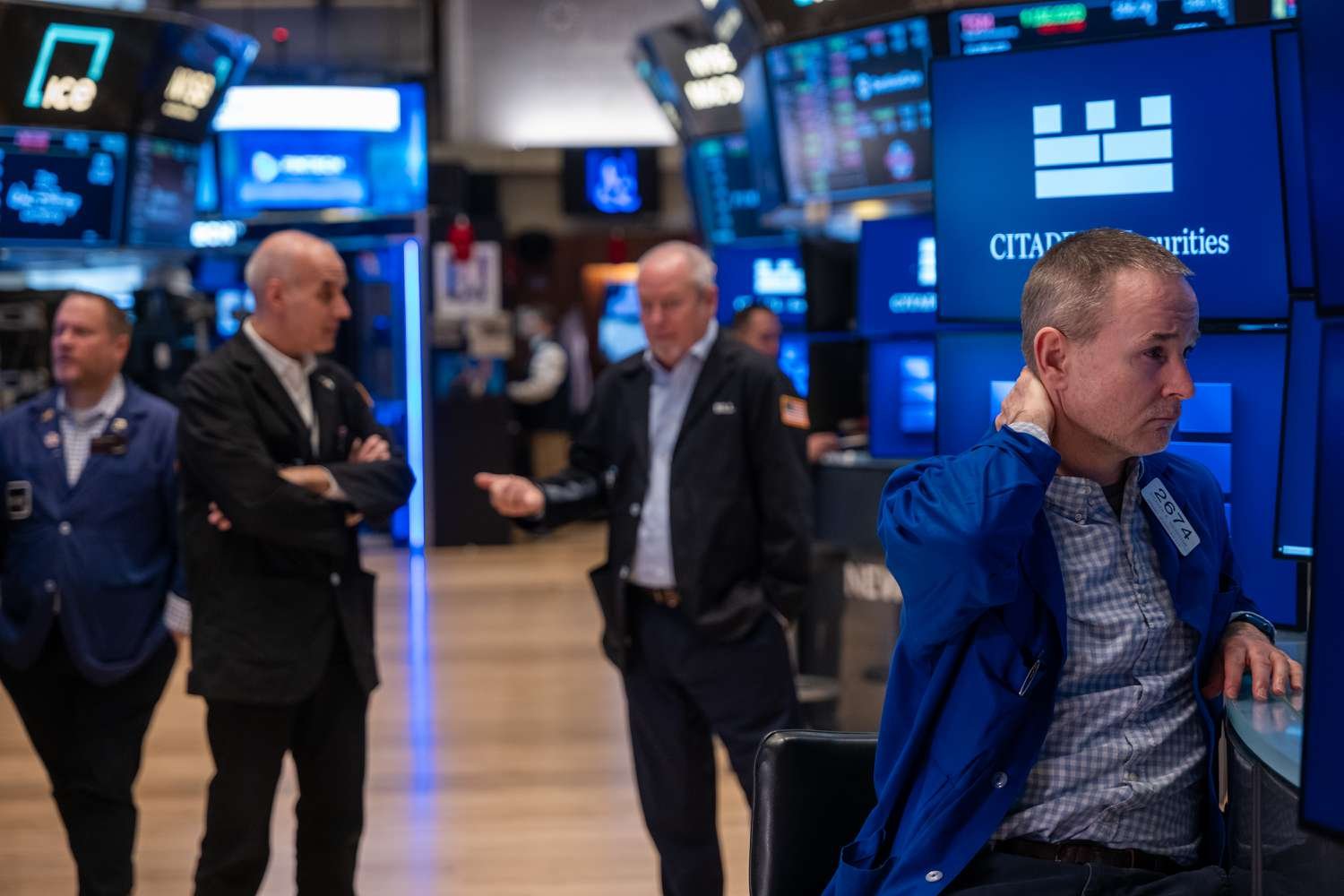 dow-jones-today:-stock-futures-point-to-more-steep-declines-at-monday’s-open-as-tariff-fears-deepen;-bitcoin-plunges-to-$76k