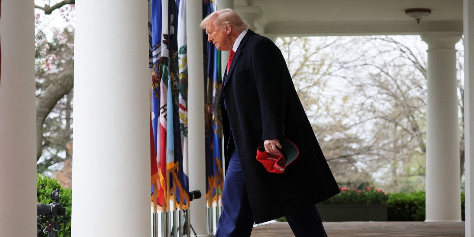 trump’s-approval-ratings-take-a-hit-as-tariff-turmoil-causes-economic-anxiety