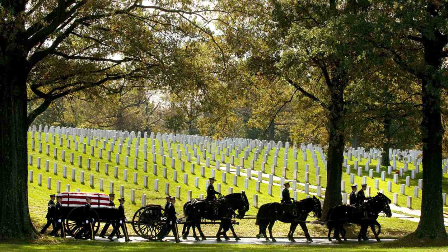 army-to-begin-limited-use-of-horse-drawn-caissons-for-arlington-national-cemetery-funerals