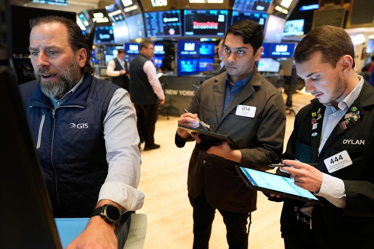 stock-market-today:-dow,-s&p-500,-nasdaq-futures-plummet-with-trump’s-massive-tariffs-set-to-go-into-effect