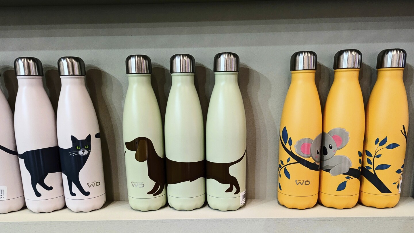 that-water-bottle-you’re-carrying-says-a-lot-more-than-‘hydration’
