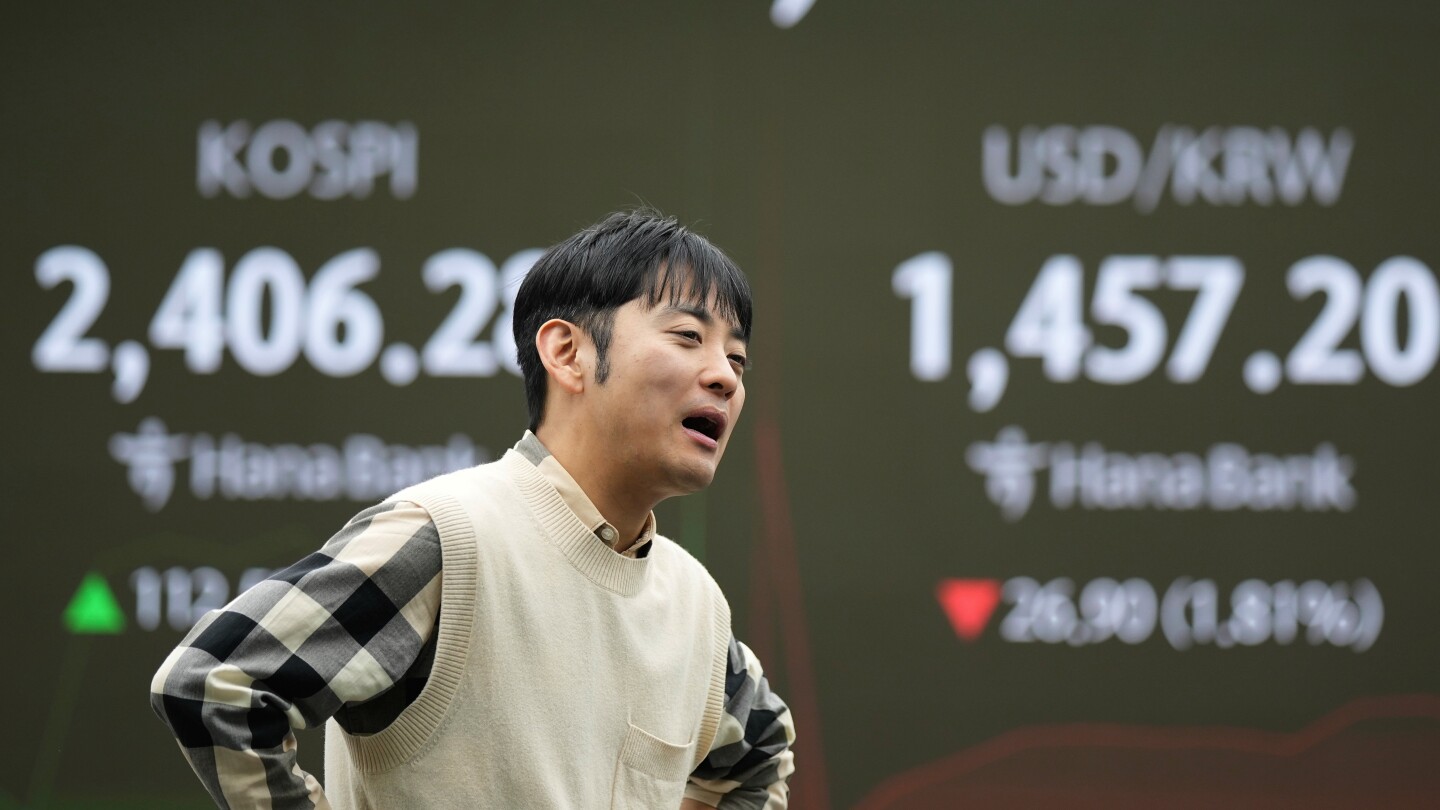 japan’s-benchmark-nikkei-225-shoots-up-in-early-trading,-gaining-more-than-2,000-points