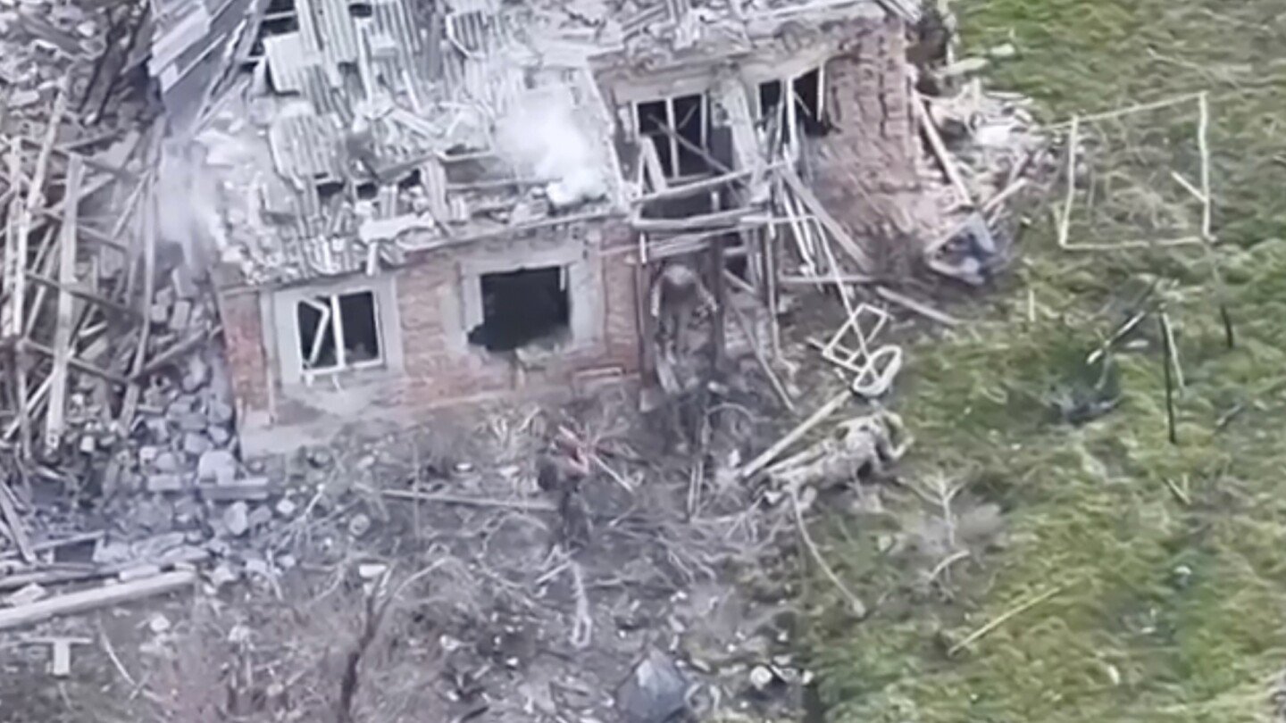 video-shows-4-captive-ukrainian-troops-killed-by-men-identified-as-russian-forces