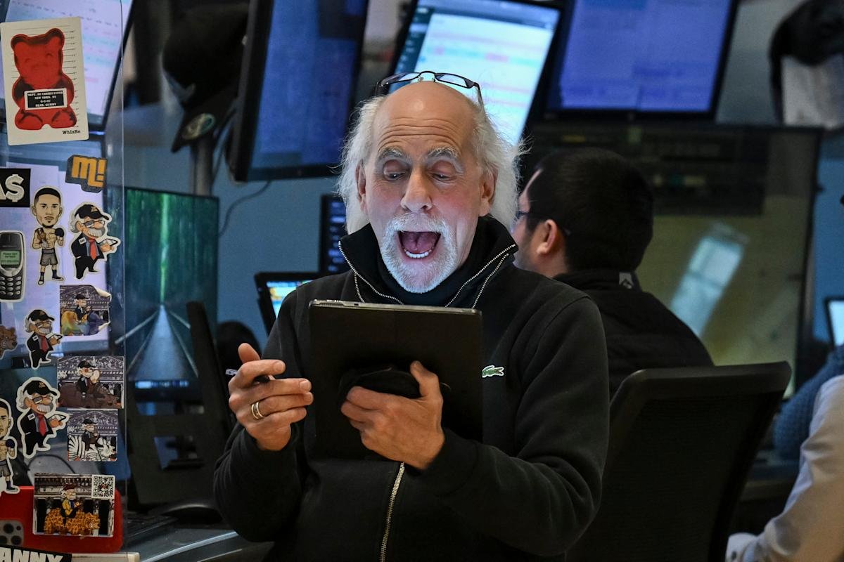 stock-market-today:-dow,-s&p-500,-nasdaq-futures-sink-after-trump’s-tariff-pause-sparks-historic-rally