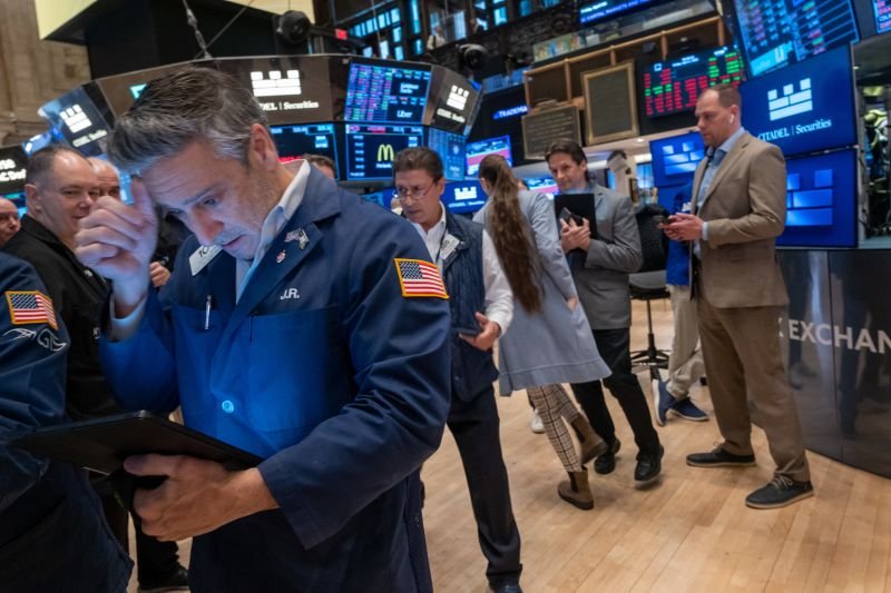 Traders work on the floor of the New York Stock Exchange on April 4, 202.