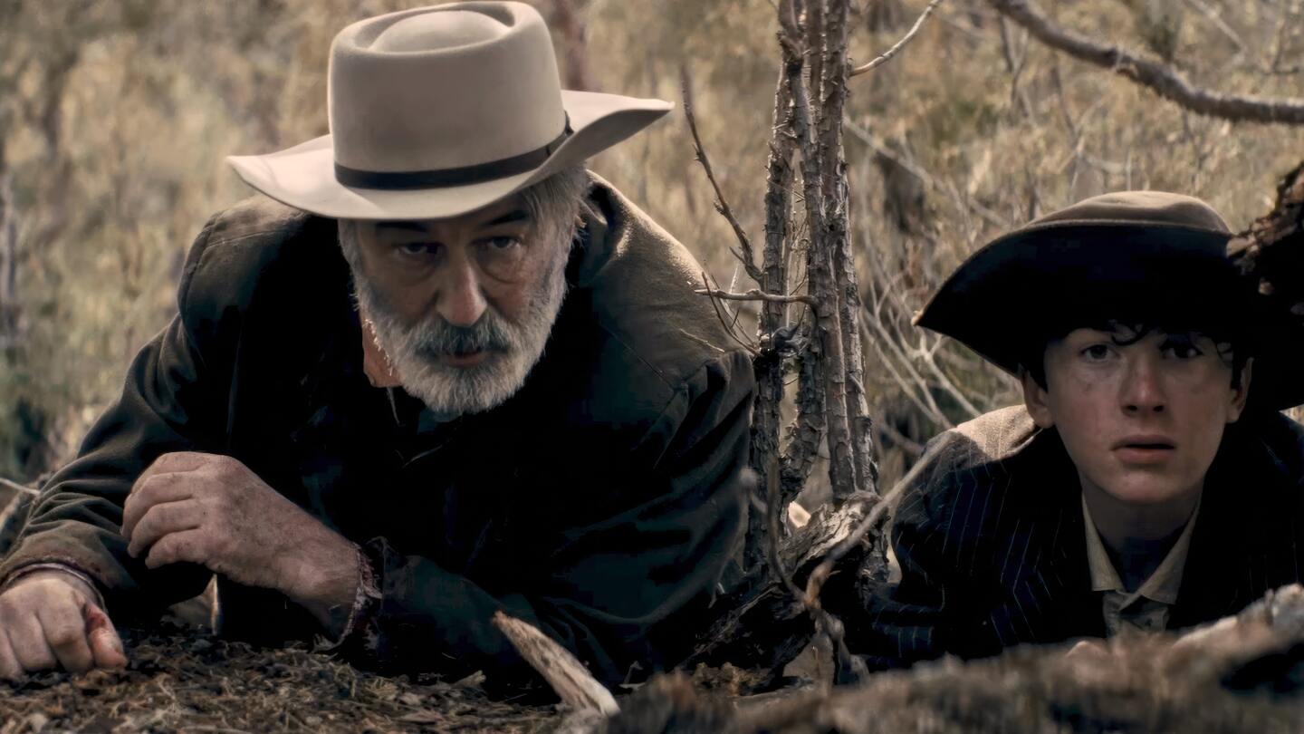 movie-review:-‘rust’-is-a-serviceable-western,-haunted-throughout-by-its-tragic-offscreen-history