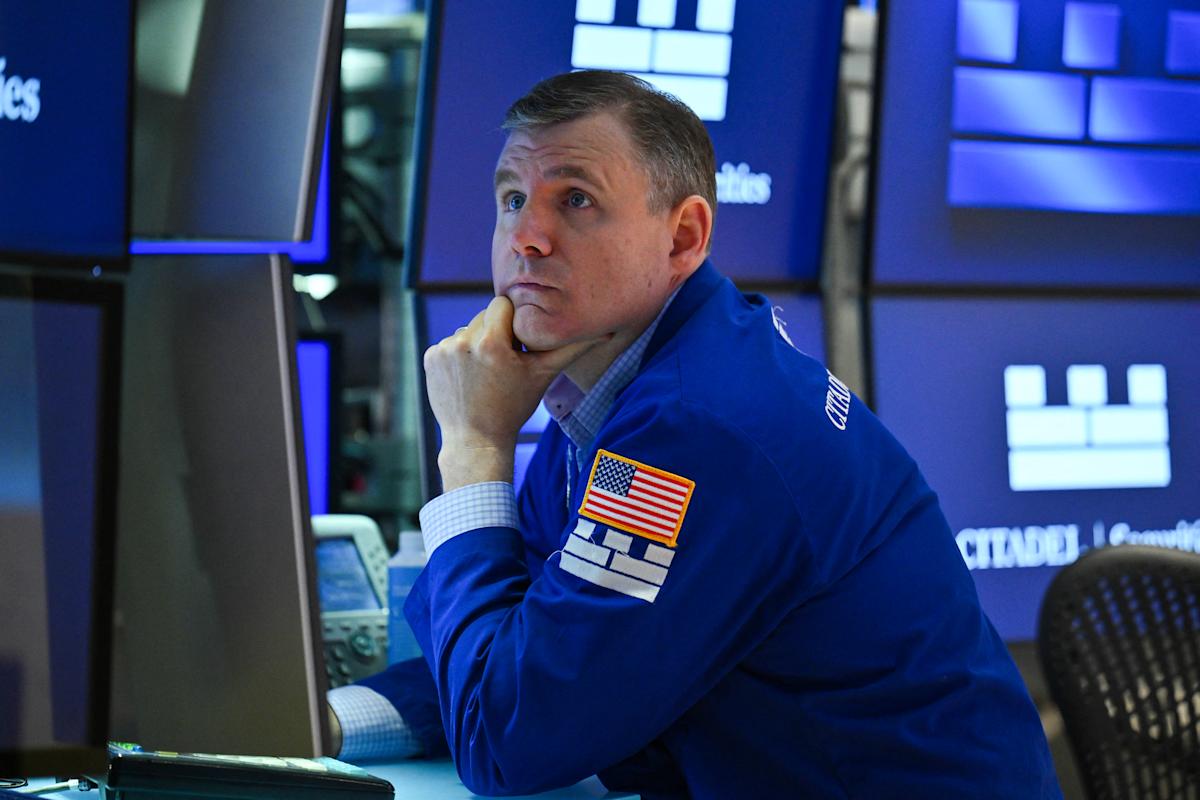stock-market-today:-dow,-s&p-500,-nasdaq-futures-despite-apple,-amazon-results-pointing-to-trouble-ahead