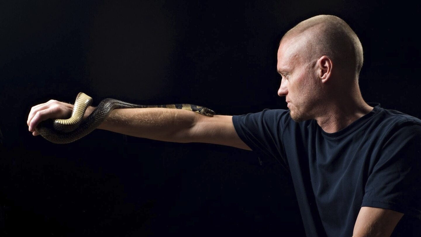 snakes-have-bitten-this-man-hundreds-of-times.-his-blood-could-help-make-a-better-treatment