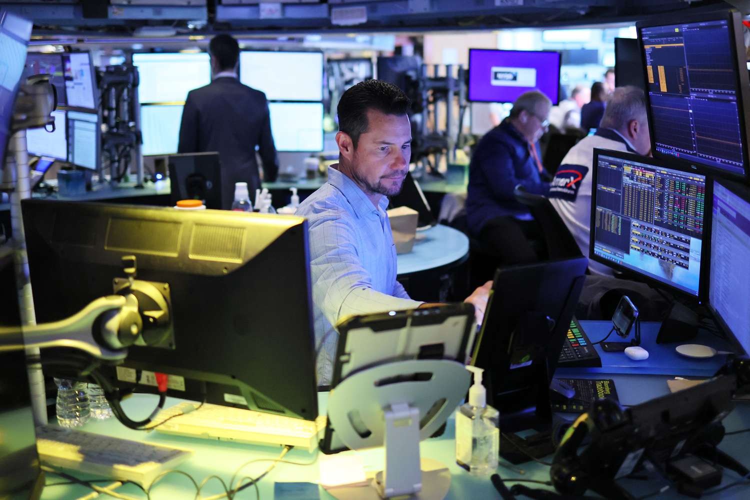strong-earnings-helped-tech-stocks-shake-off-tariff-worries-to-log-an-upbeat-week