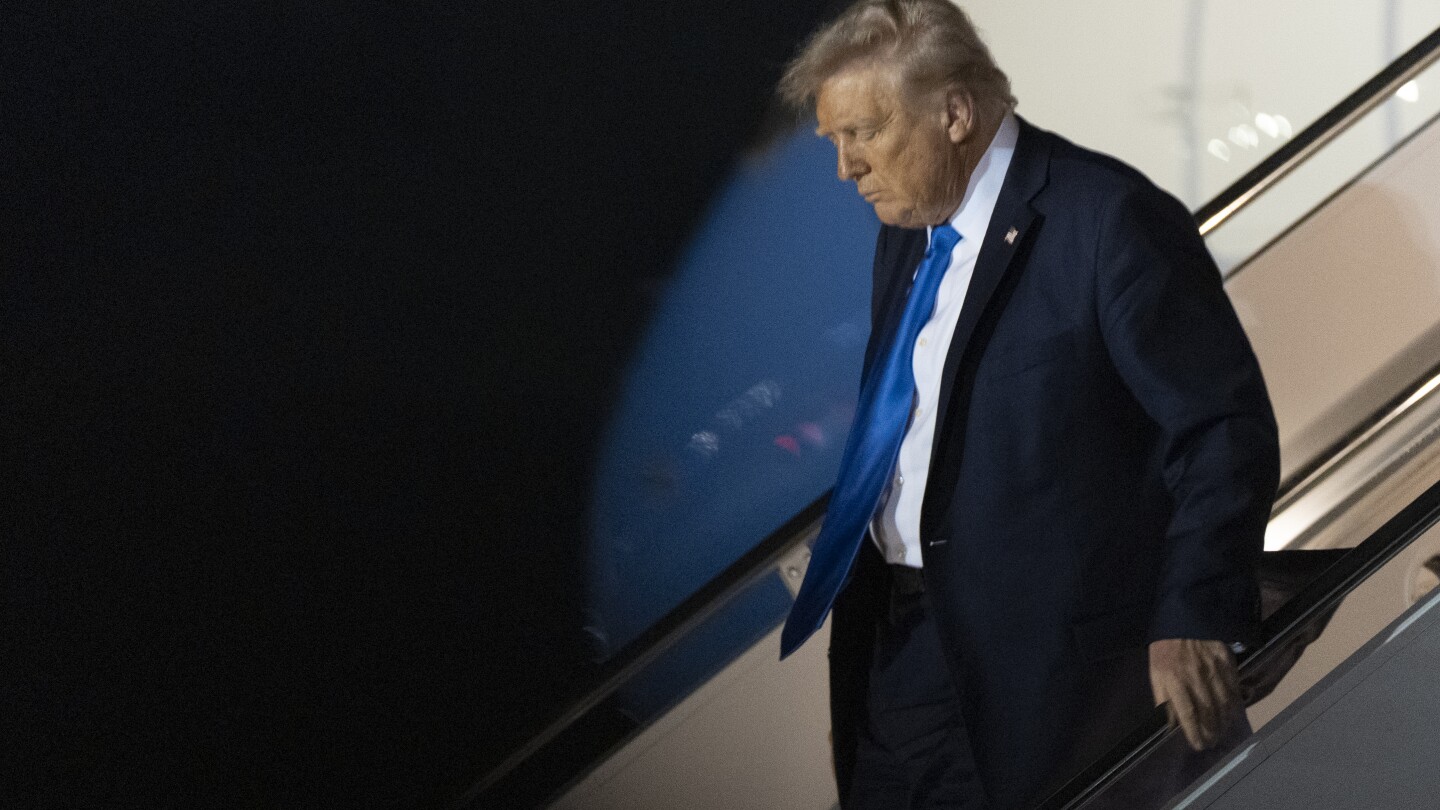 judge-blocks-trump-executive-order-targeting-elite-law-firm,-a-blow-to-his-retribution-campaign