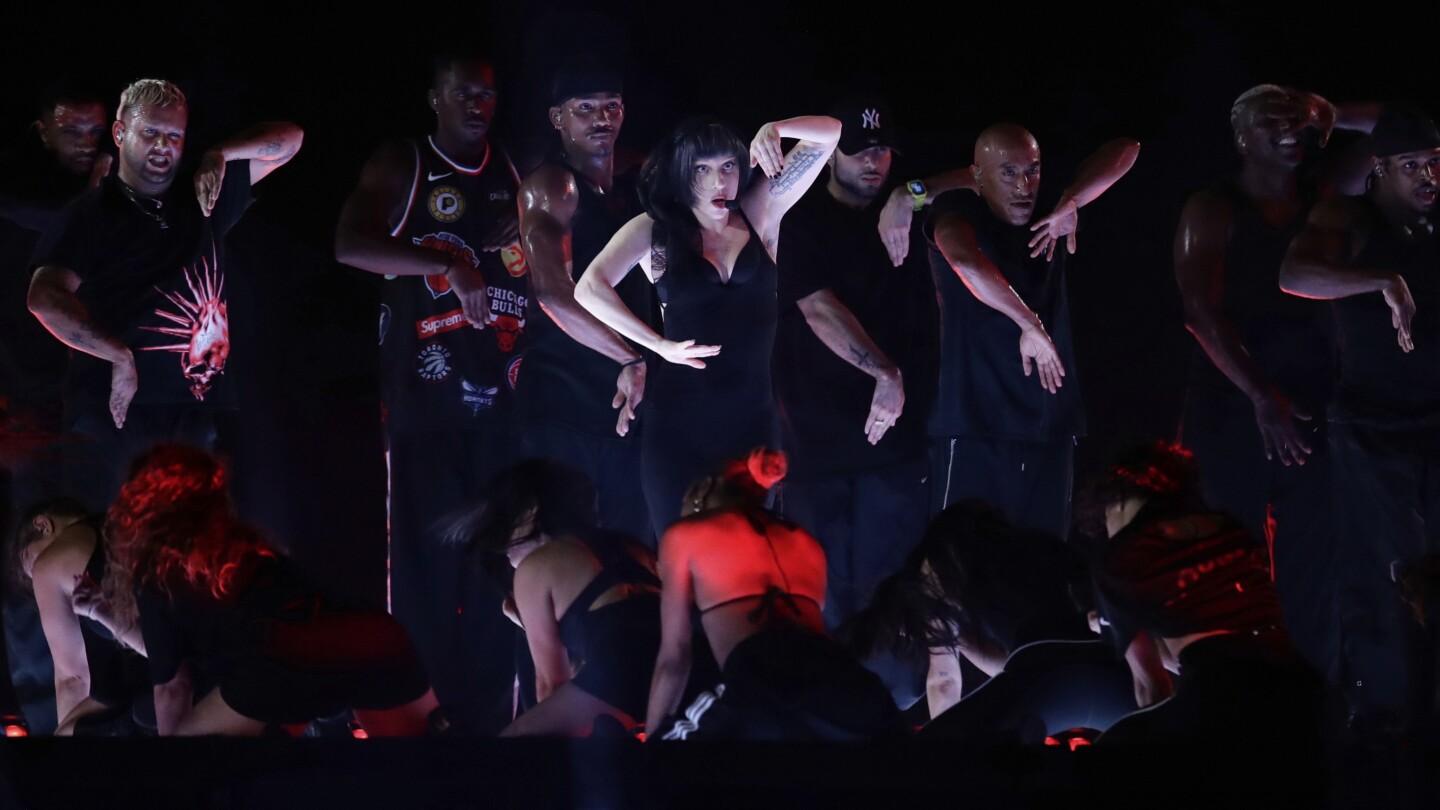 lady-gaga-to-rock-copacabana-beach-with-a-free-concert-for-more-than-1-million-fans