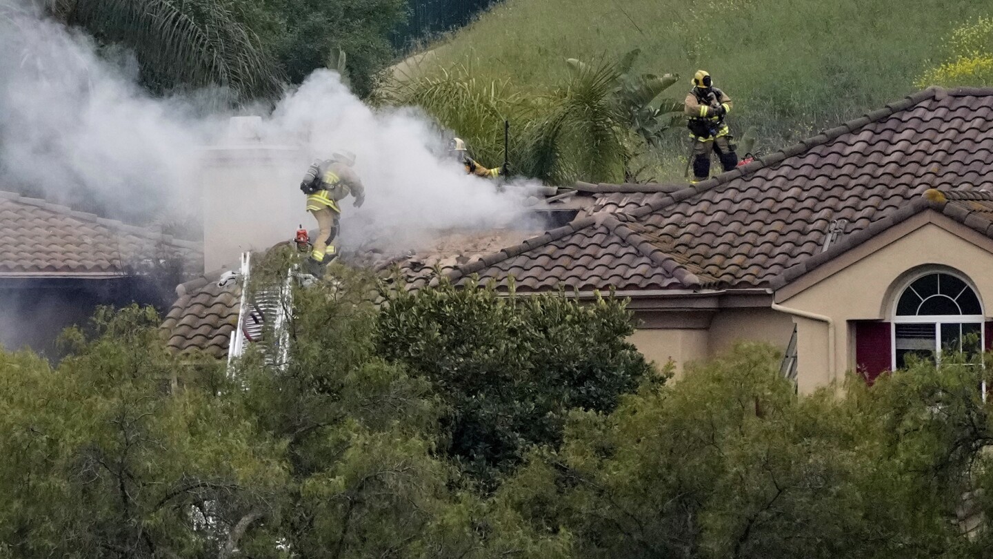 small-plane-crashes-into-simi-valley-neighborhood-in-southern-california,-killing-1-person